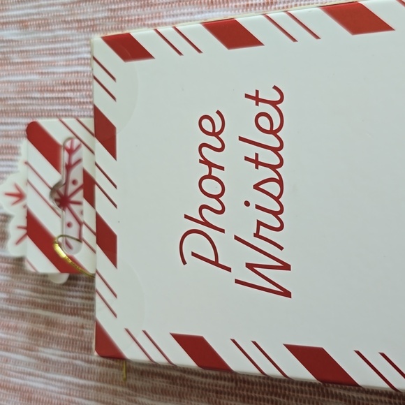 "PEARL" PHONE WRISTLET - Picture 5 of 9